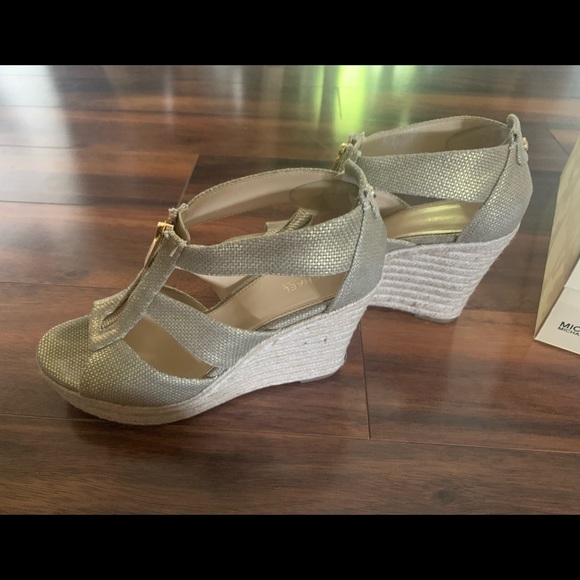 Micheal Kors Gold Wedge - Picture 2 of 3